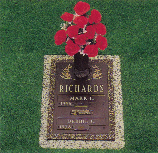 Stepping Stones Dogwood Vertical Bronze Marker